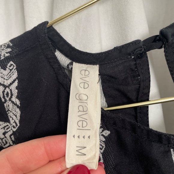 Sleeveless top by Eve Gravel - Picture 2 of 8